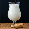 Milchshake mit Banane, Zimt und Honig