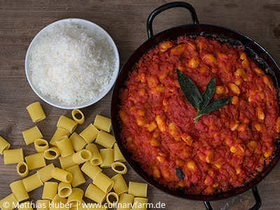 Pasta e fagioli – sämige Tomatensauce mit Bohnen und Salbei