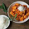 Pasta e fagioli - Nudeln mit Bohnen in Tomatensauce