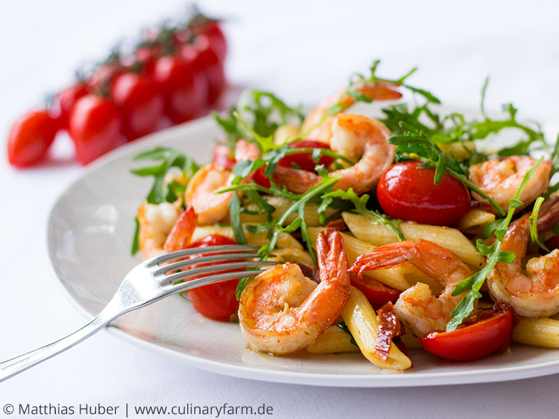 Penne Rucola mit Kirschtomaten und Garnelen